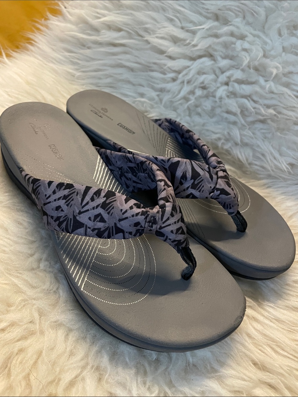 Cloudsteppers by Clarks Flip Flops Leaf Pattern 8